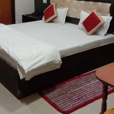 Jaya Palace Hotel By Wb Inn Dhaulpur Екстериор снимка